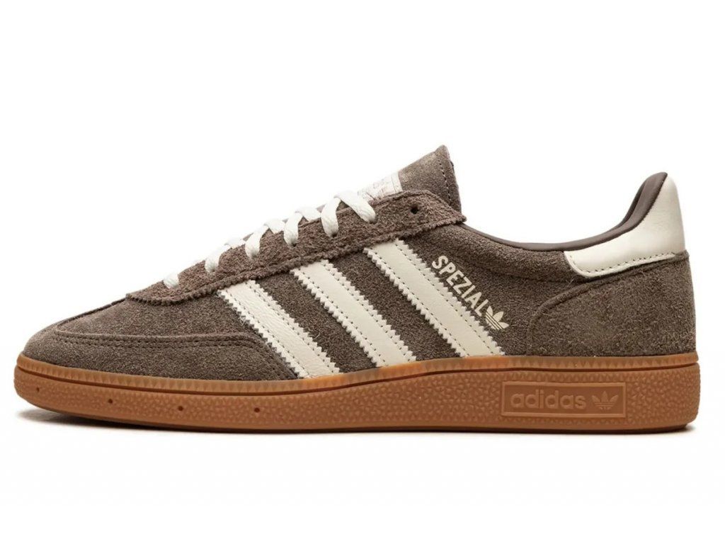 Pohled z boku na Adidas Handball Spezial Earth Strata Gum