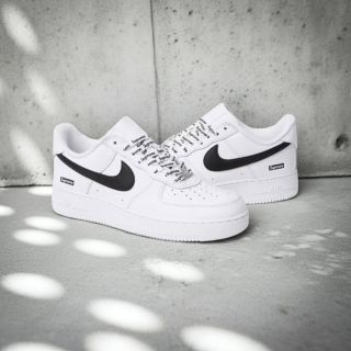 Nike Air Force 1 Low “Supreme White Black” (CU9225-102) – minimalistická kolaborace s kontrastním černým Swooshem a...